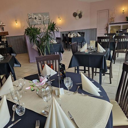 Hotel Le Gue De Genes Ambrieres Les Vallees Zewnętrze zdjęcie