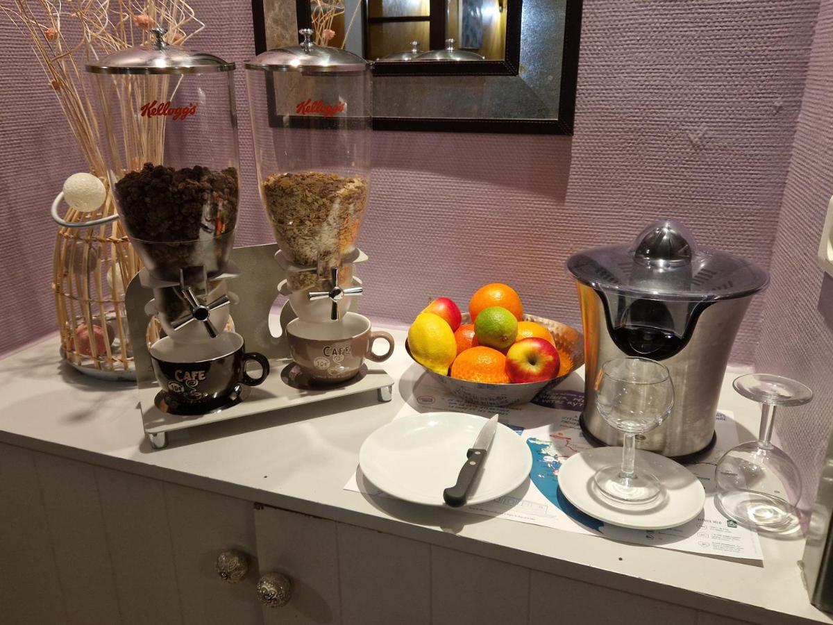 Hotel Le Gue De Genes Ambrieres Les Vallees Zewnętrze zdjęcie
