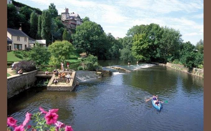 Hotel Le Gue De Genes Ambrieres Les Vallees Zewnętrze zdjęcie